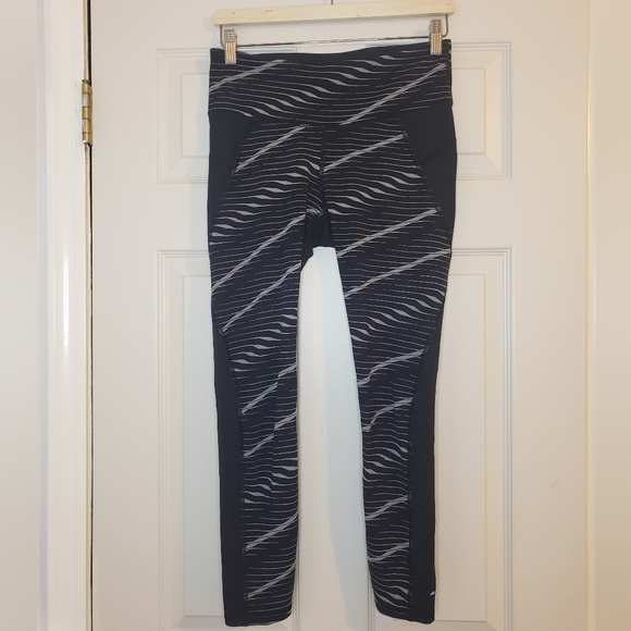 Athleta Sculptek Waves Stealth Striped Print Legging size S - Picture 2 of 5